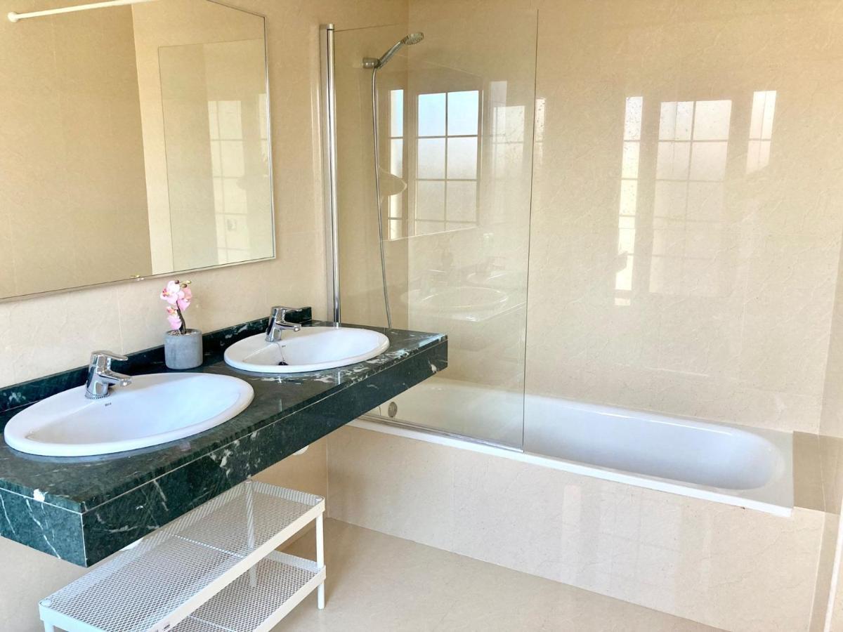Luxury 4-Bedroom Villa With Heated Pool + Sea View Коста Бланка Экстерьер фото